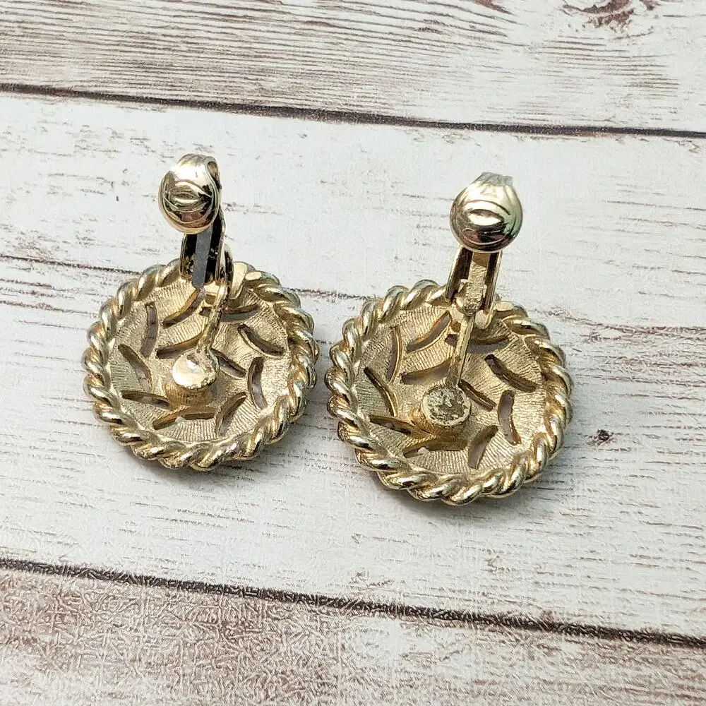 Vintage Clip On Earrings - Cream & Gold Tone Fancy Design